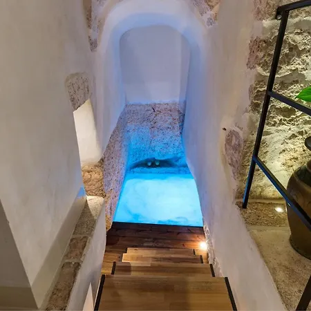 招待所 Aroma Luxury 4*